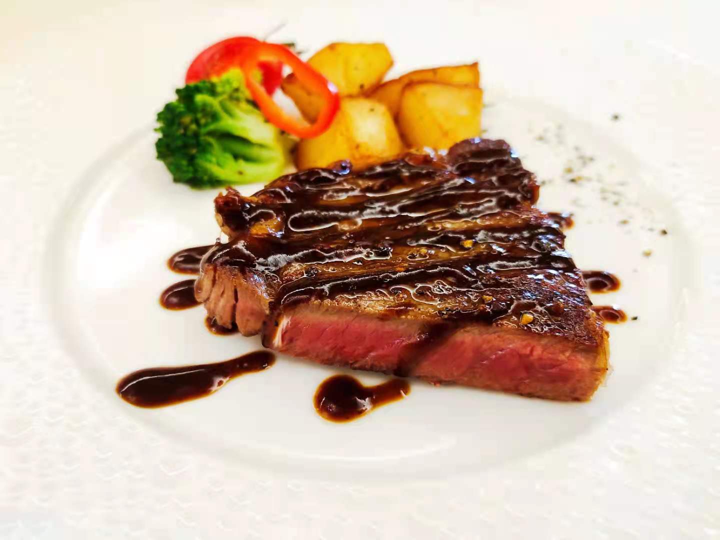 原價78元的牛排套餐只賣8.88元，吃起來就是個這？！